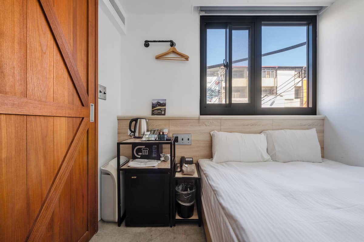 Premium bedding, soundproofing, free WiFi, bed sheets