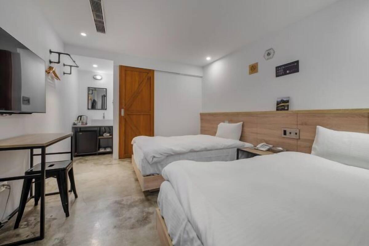 Ropa de cama de alta calidad, sistema de insonorización y wifi gratis