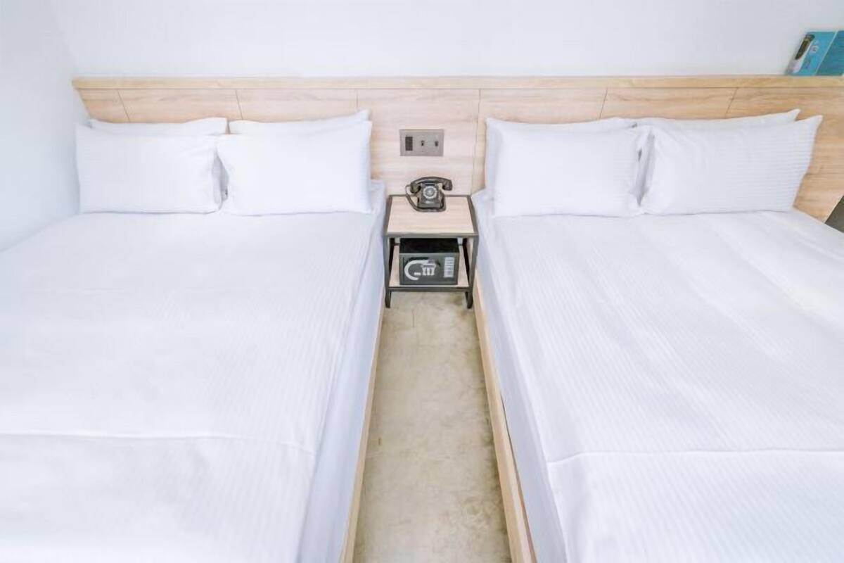 Ropa de cama de alta calidad, sistema de insonorización y wifi gratis