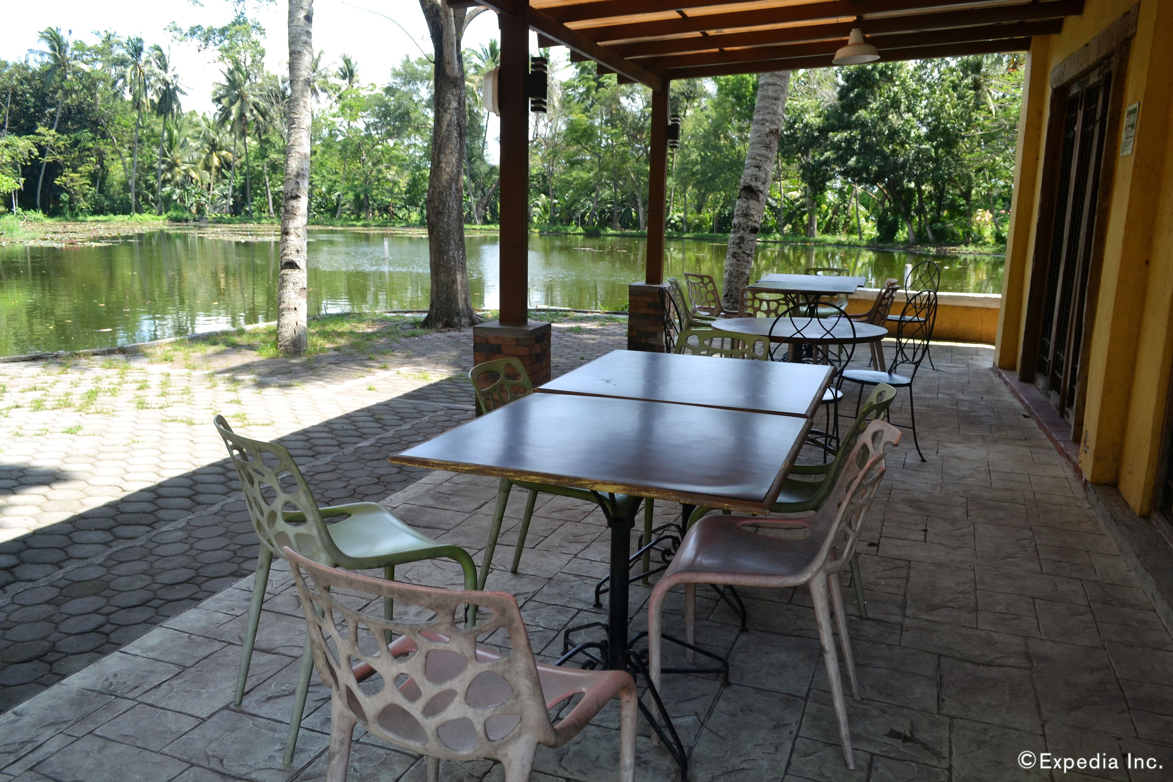 Breakfast, lunch, dinner served; Filipino cuisine, alfresco dining 