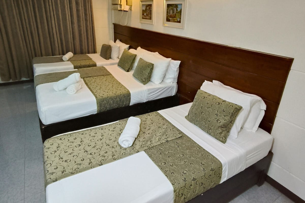 Decoración personalizada, muebles diferentes y cortinas blackout
