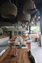 Der serveres morgenmad, frokost, aftensmad og internationale retter 