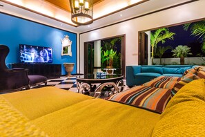 Villa Gelsomino  | Phòng khách | TV màn hình phẳng 50-inch có truyền hình vệ tinh, TV, đầu đĩa DVD 