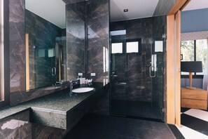 Villa Magnolia | Bathroom | Separate bathtub and shower, deep-soaking bathtub, rainfall showerhead