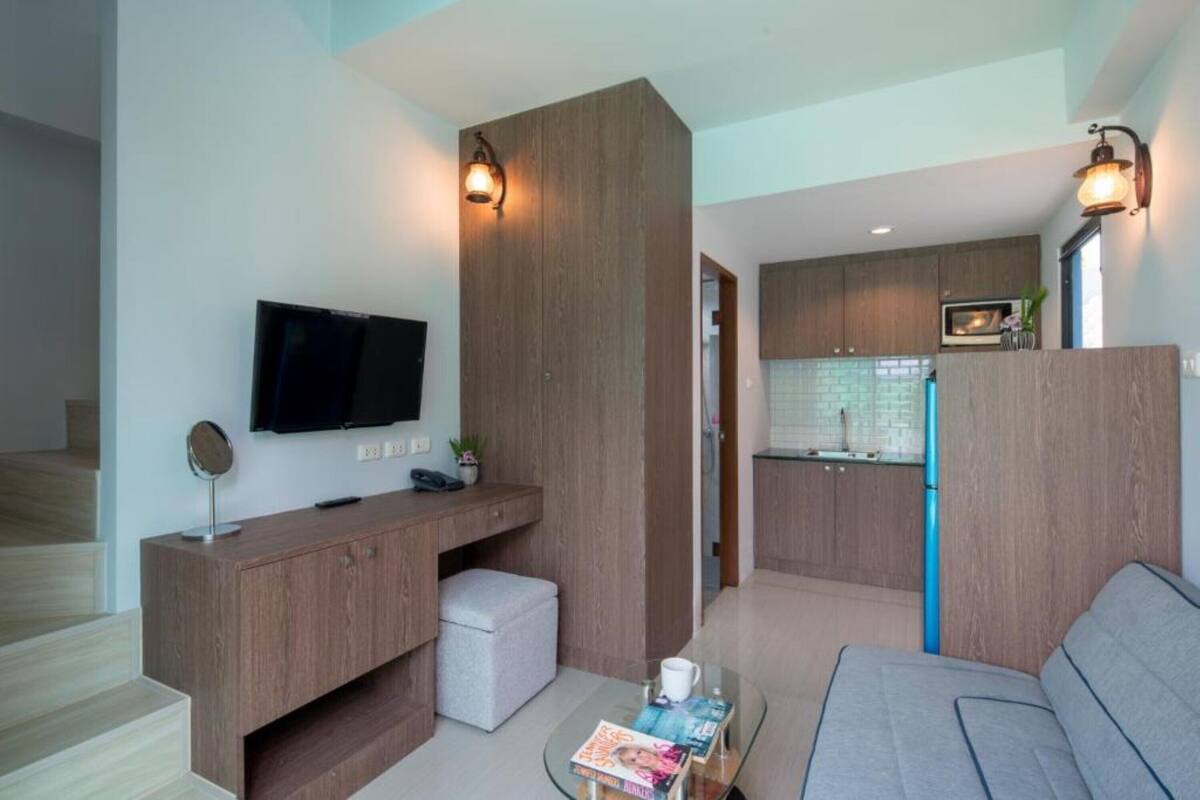 suite villa | living area | 40-inch lcd tv with cable channels, tv