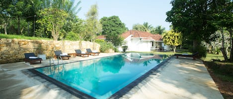Kolam renang terbuka