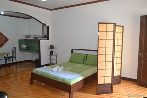 Superior Suite | In-room safe, desk, rollaway beds, free WiFi - Antonio's Apartelle & Suites (General Santos)