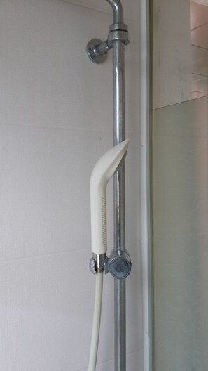 Single Room | Bathroom shower - Solo Residence in Central (Seoul)