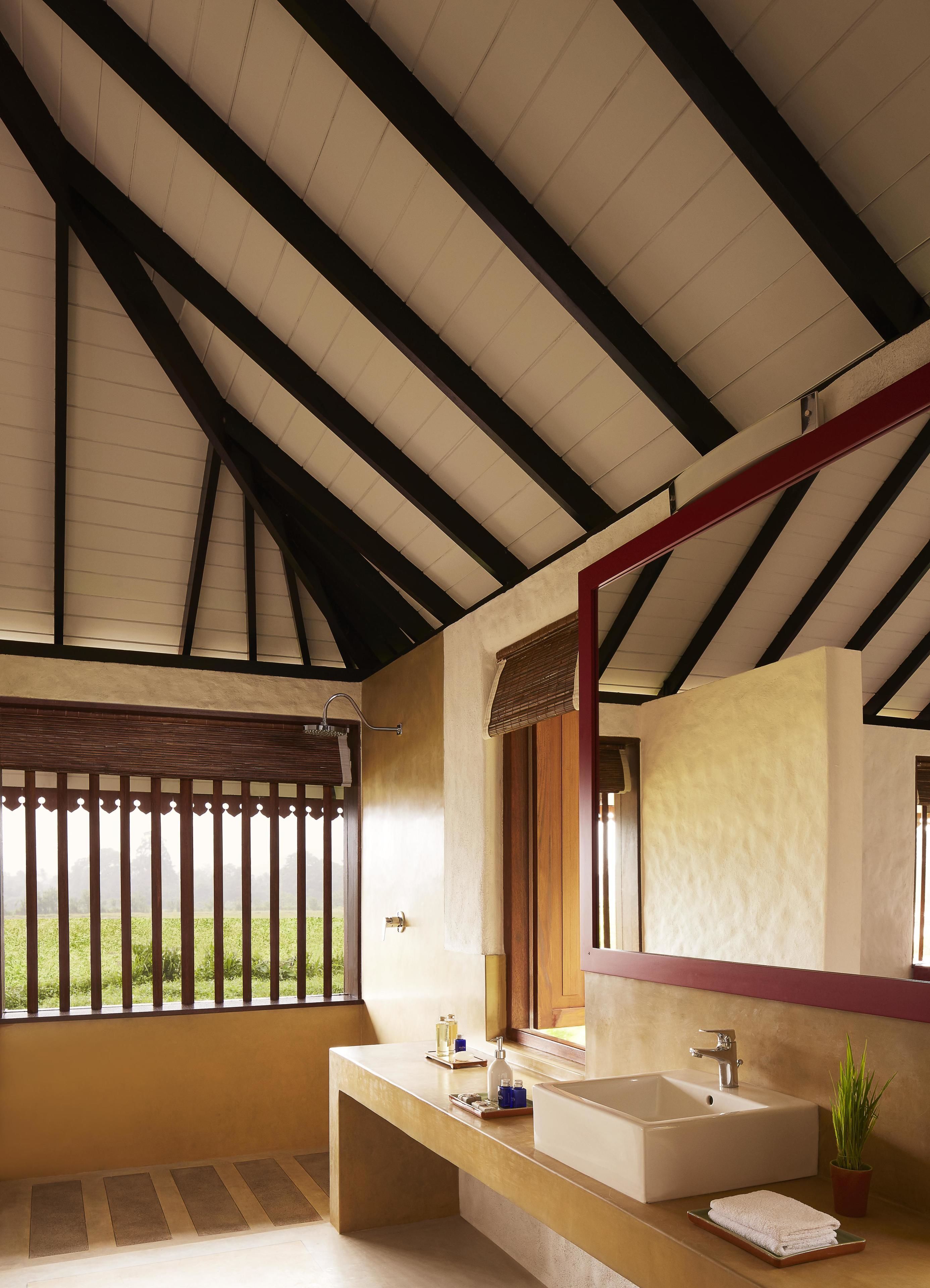 arachchi | bathroom | shower, rainfall showerhead, free toiletries, hair dryer