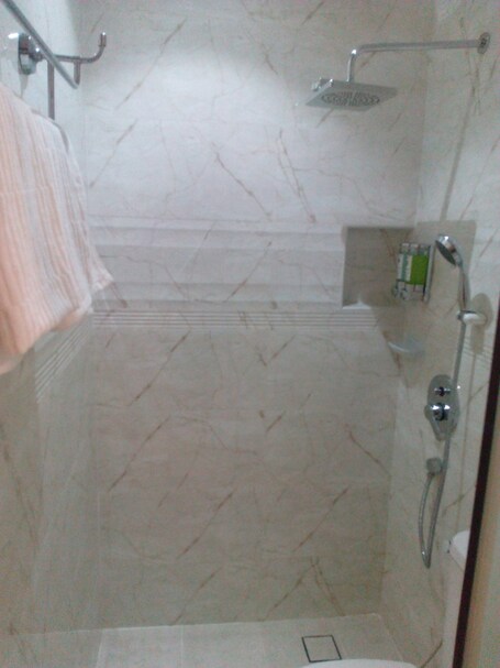 Jayleen Clarke Quay Hotel - Image 40
