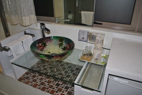 Jayleen Clarke Quay Hotel - Image 23