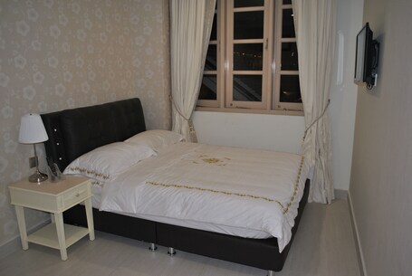Jayleen Clarke Quay Hotel - Image 45