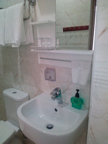 Jayleen Clarke Quay Hotel - Image 46