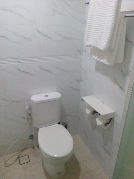 Jayleen Clarke Quay Hotel - Image 36
