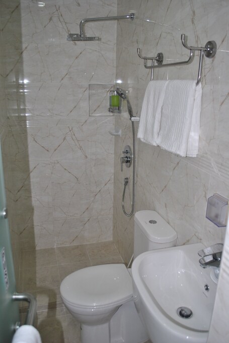Jayleen Clarke Quay Hotel - Image 37