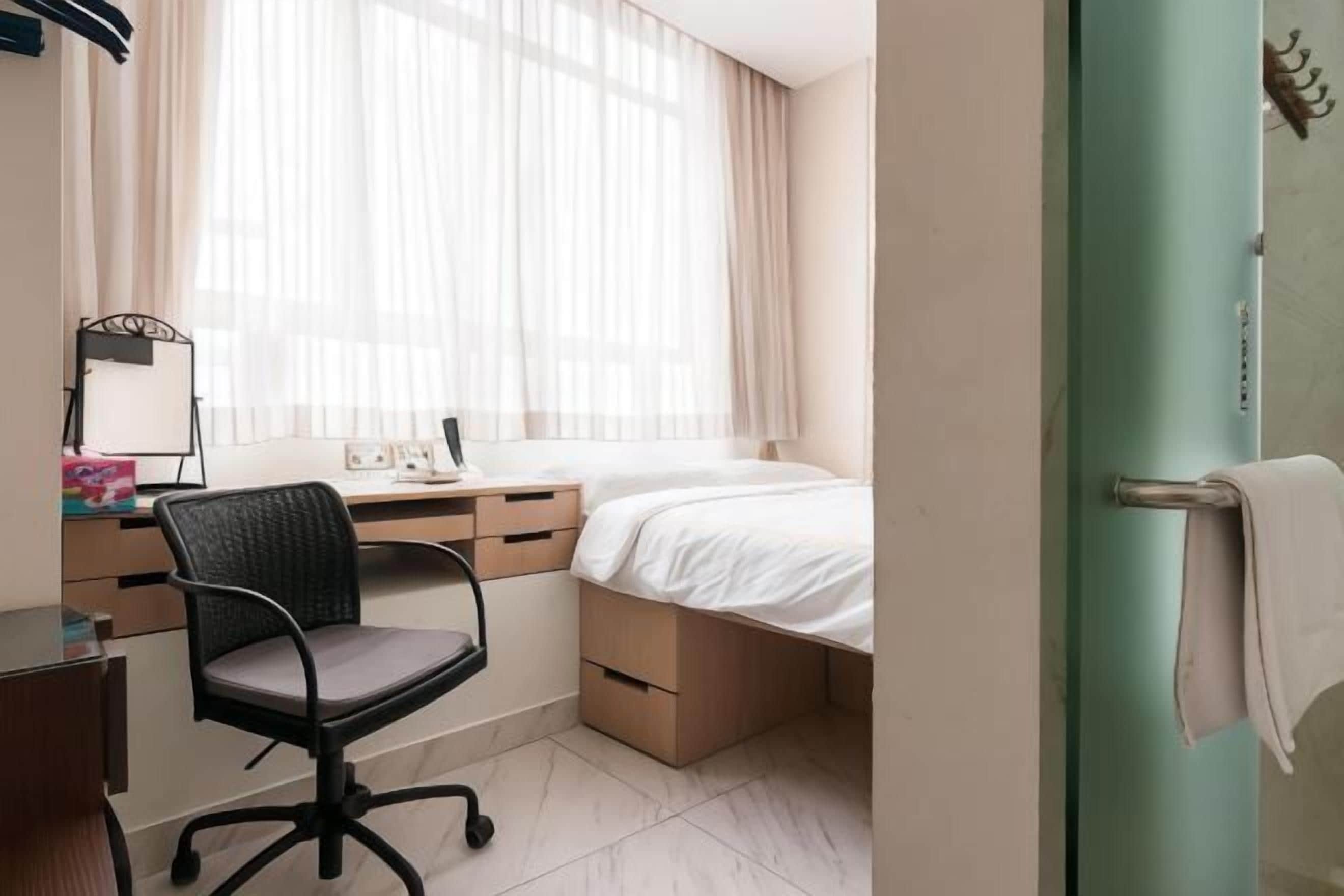 ตู้นิรภัยในห้องพัก, โต๊ะทำงาน, พื้นที่ทำงานแบบใช้แล็ปท็อป