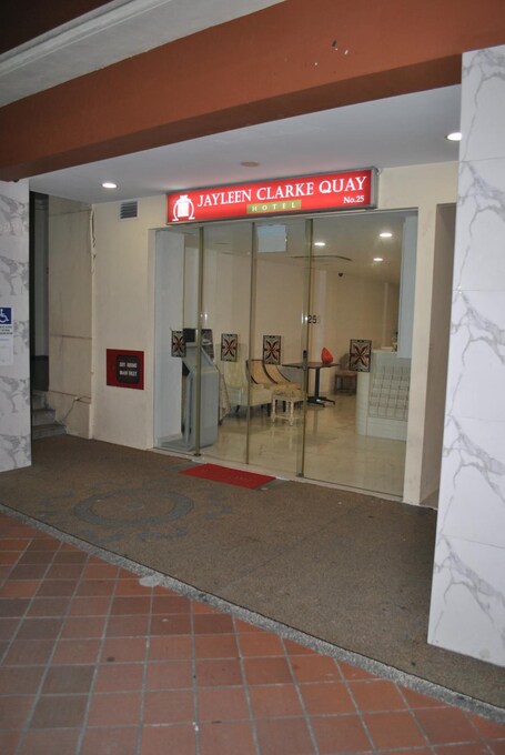 Jayleen Clarke Quay Hotel - Image 9