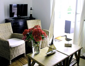 Suite, 1 Bedroom | Living room