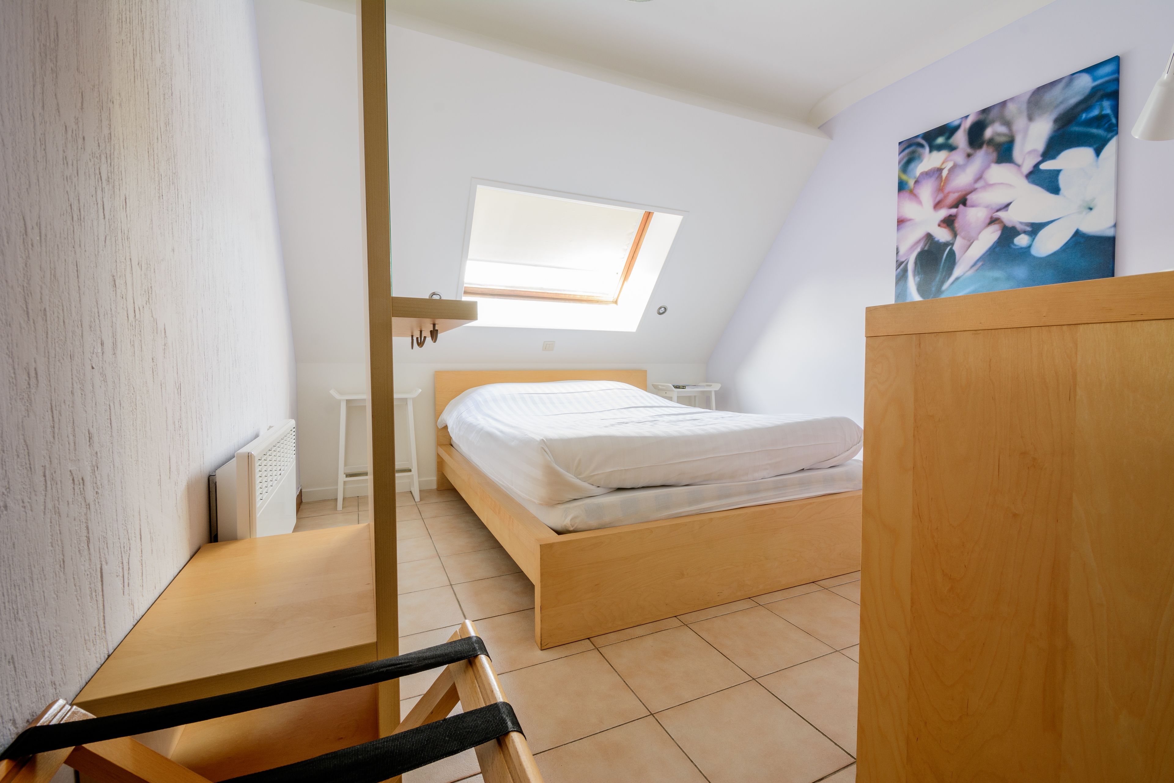 single room | in-room safe, rollaway beds, free wifi