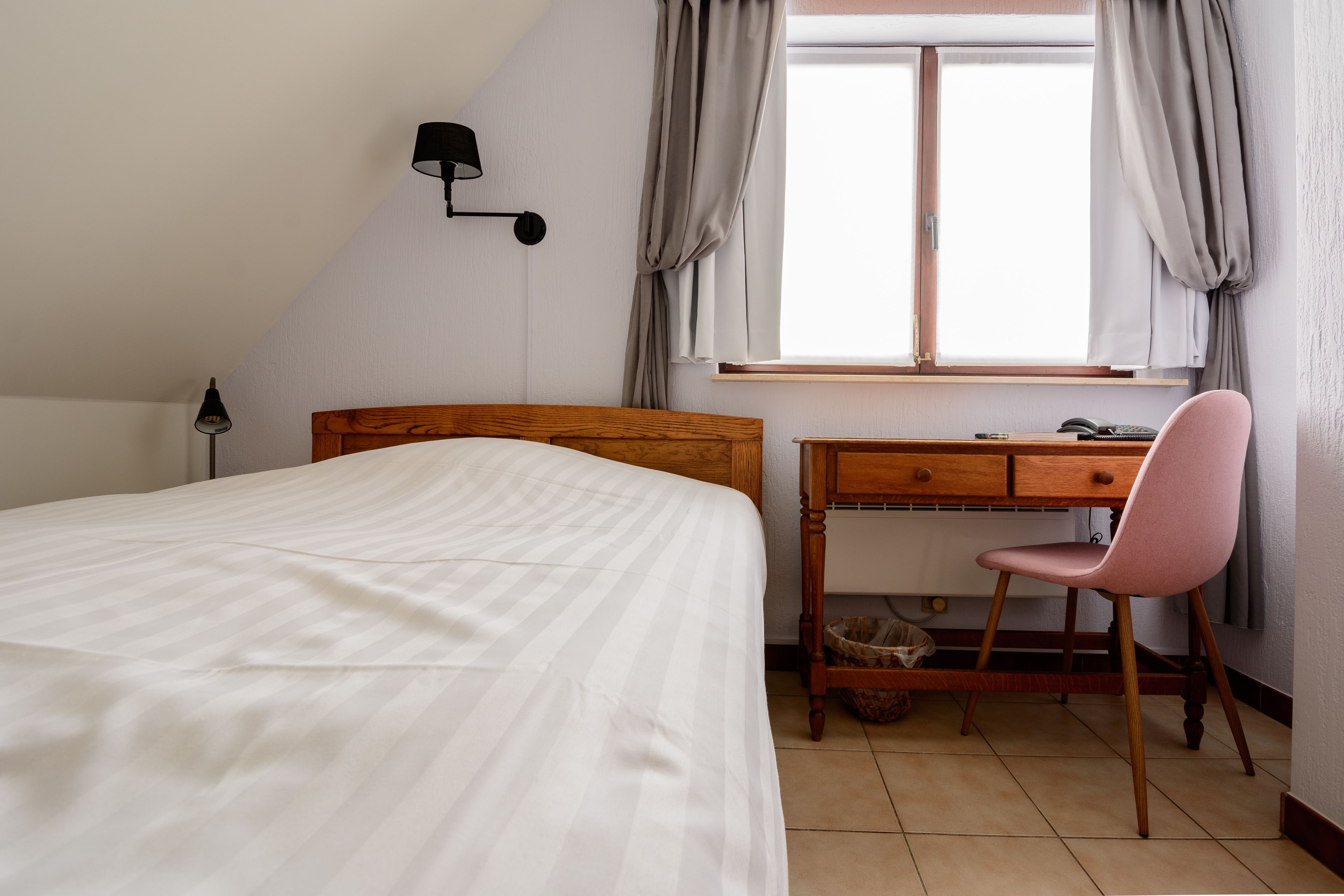 single room | in-room safe, rollaway beds, free wifi