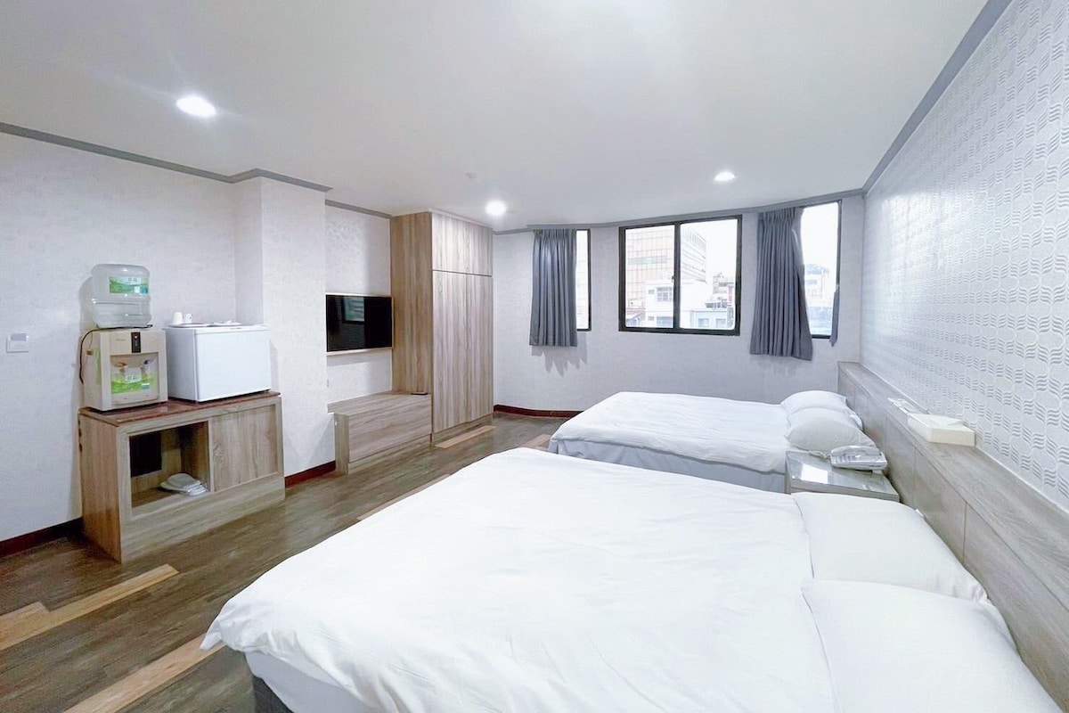 Free WiFi, bed sheets