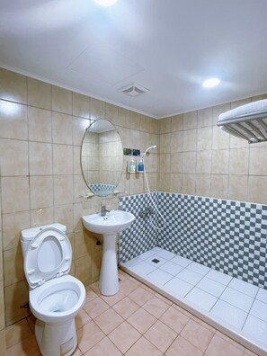 Classic Double Room, 1 Double Bed | Bathroom