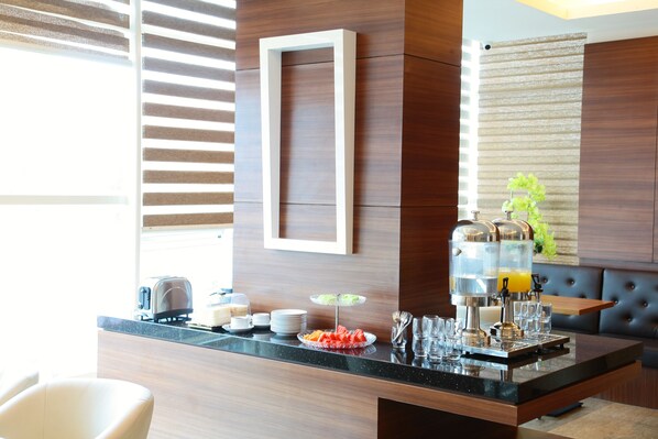 Breakfast, lunch, dinner served; Indonesian cuisine - The One Hotel Makassar (Makassar)