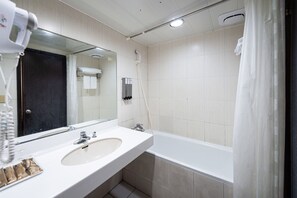 Business Double Room | Bathroom - Peach Hotel (Hsinchu)