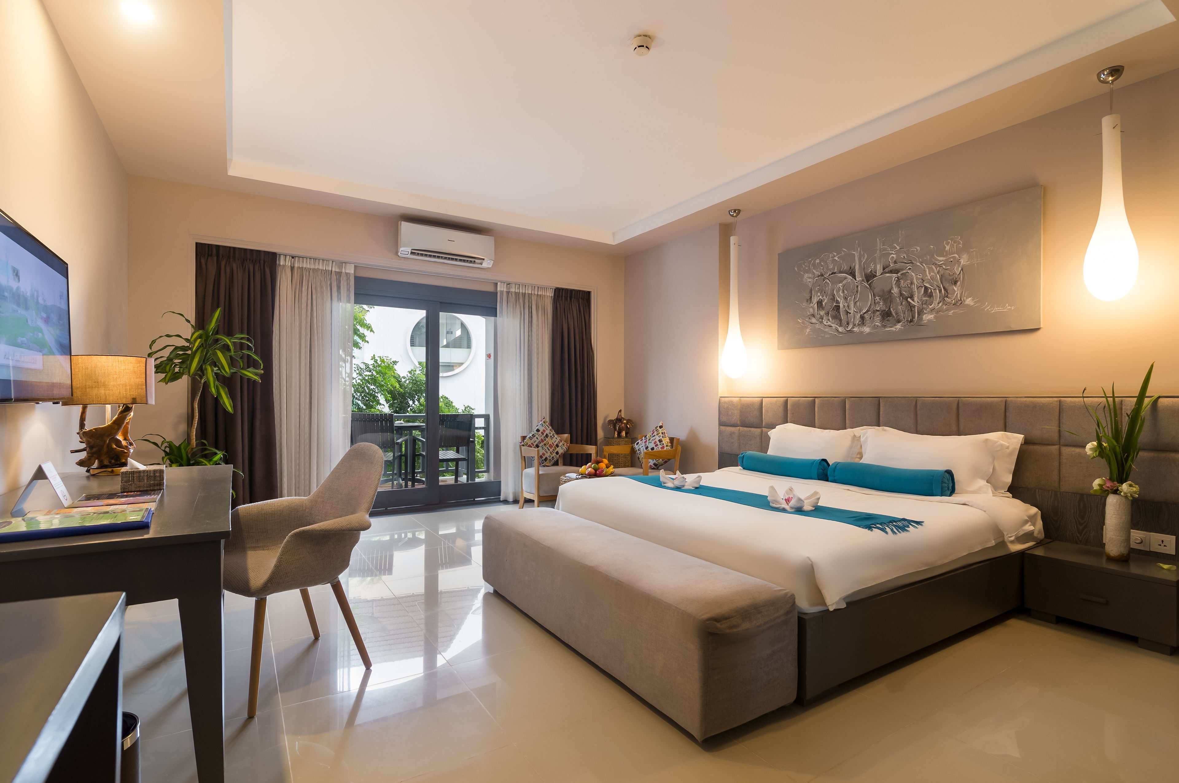 Egyptian cotton sheets, premium bedding, pillow-top beds, minibar