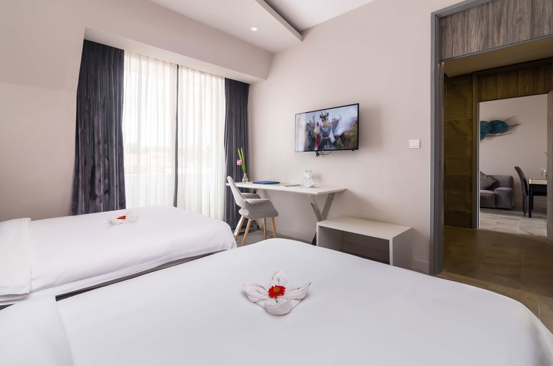 Egyptian cotton sheets, premium bedding, pillow-top beds, minibar