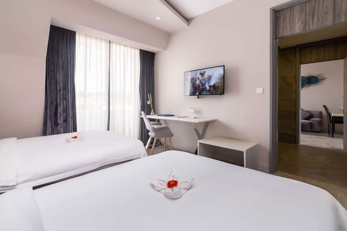 Egyptian cotton sheets, premium bedding, pillowtop beds, minibar