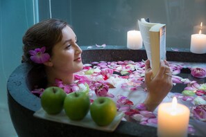 Premier Double Room, Bathtub, Garden View | Egyptian cotton sheets, premium bedding, pillow-top beds, minibar - Damrei Angkor Hotel (Siem Reap)