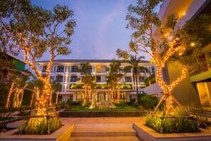 Front of property – evening/night - Damrei Angkor Hotel (Siem Reap)