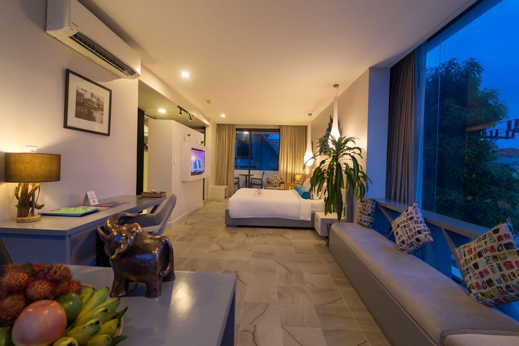 Egyptian cotton sheets, premium bedding, pillow-top beds, minibar