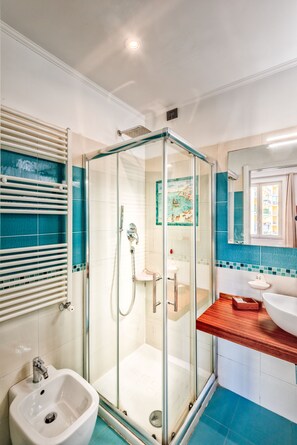 Standard Double or Twin Room, 1 Katil Raja (King) | Bilik Mandi | Pancuran mandi, kelengkapan dandanan diri percuma, pengering rambut 