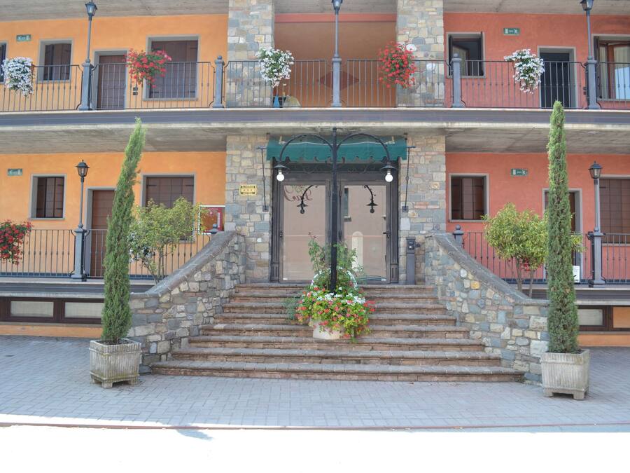 Pintu masuk properti