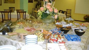 Sudah termasuk sarapan prasmanan setiap hari