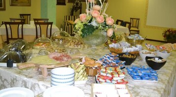 Desayuno bufé gratuito y diario