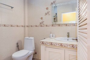 Villa, 2 slaapkamers, aan het strand | Badkamer