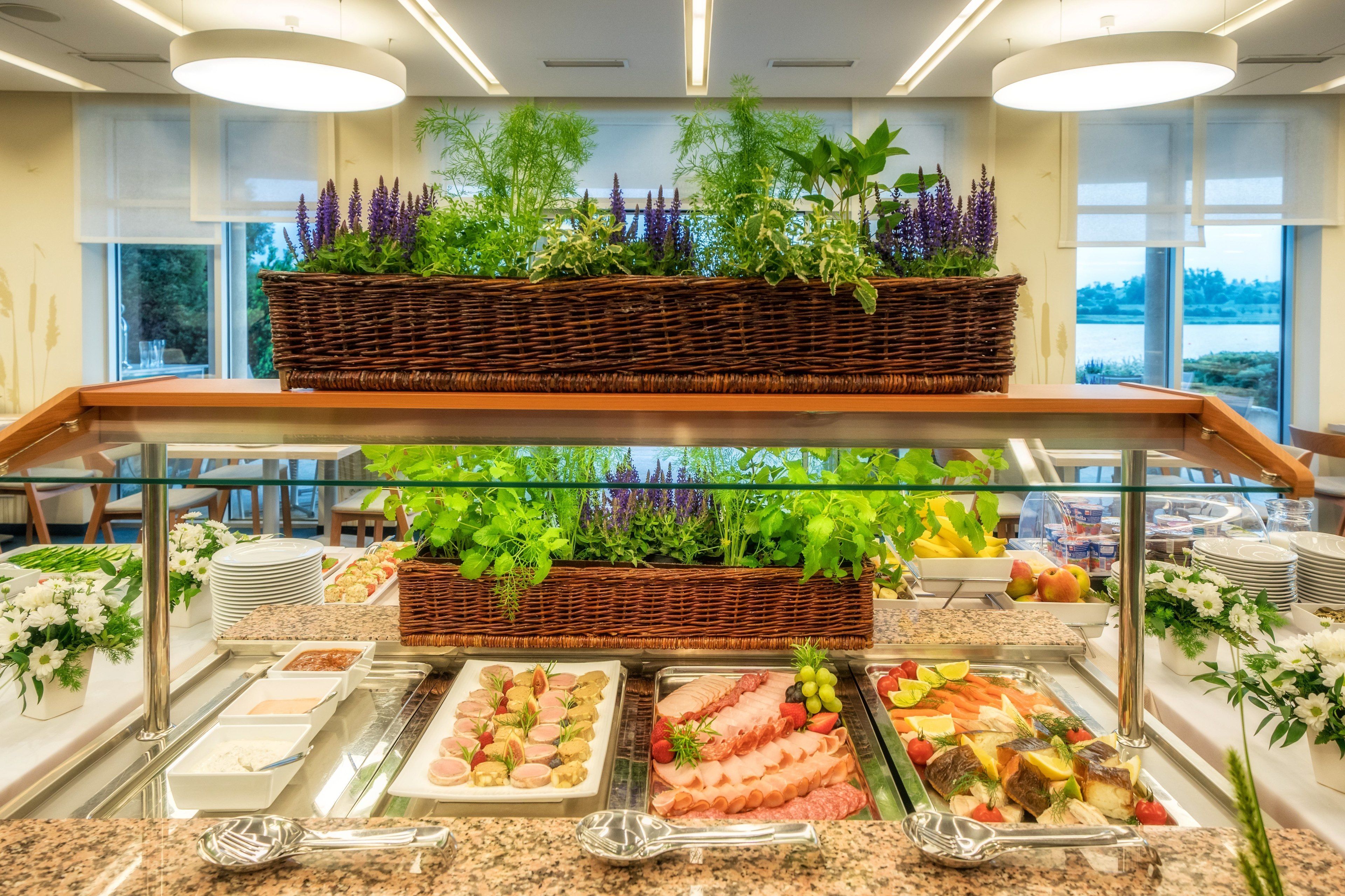 Daily buffet breakfast (PLN 60 per person)