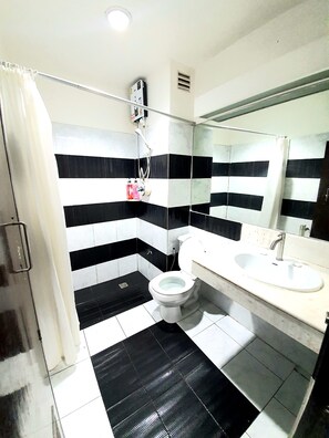 Superior Double Room | Bathroom | Shower, free toiletries, towels - A House (Bangkok)