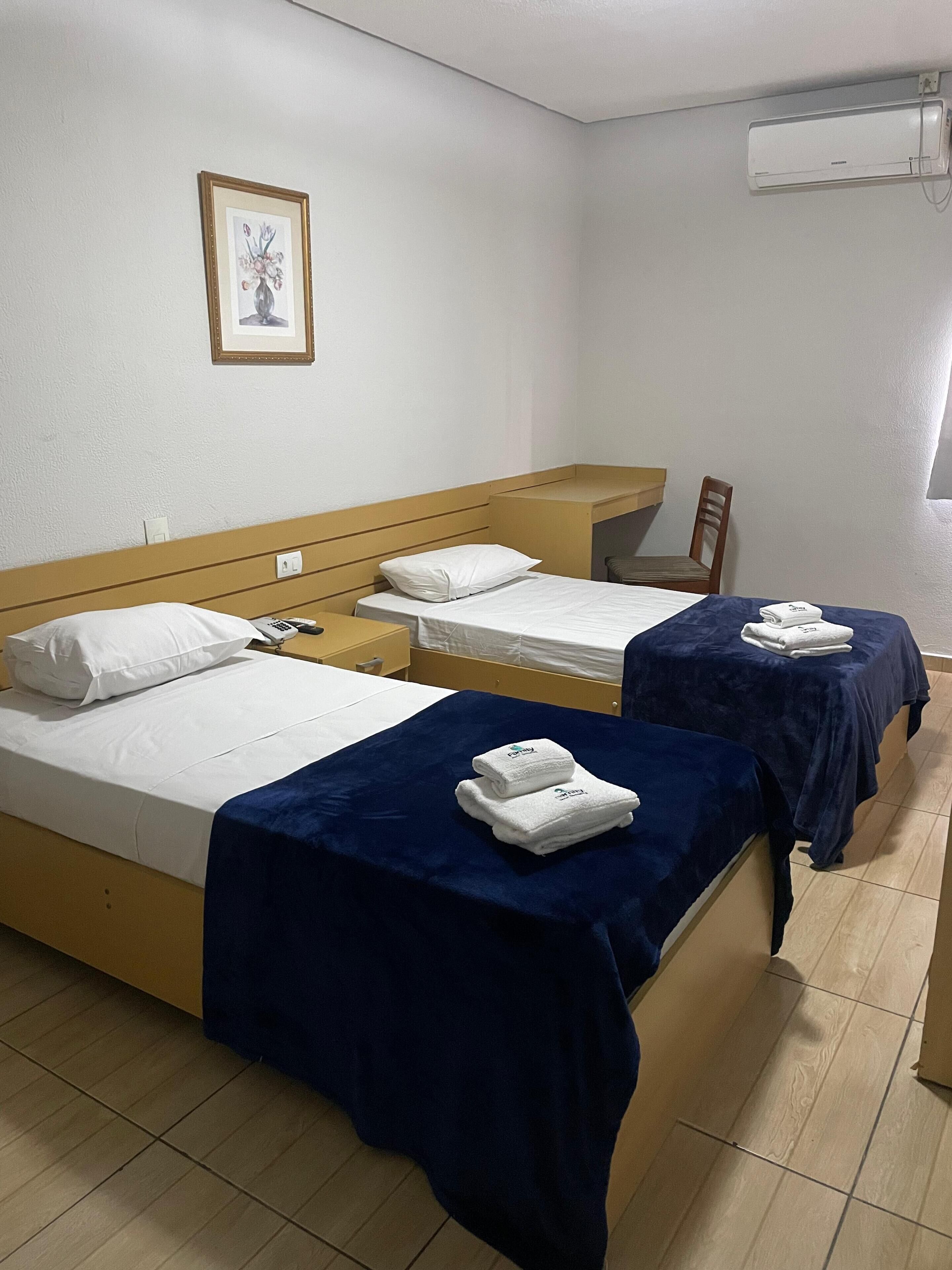 Twin kamer, 2 eenpersoonsbedden | Een minibar, een bureau, gratis wifi, beddengoed