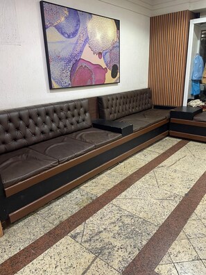 Quầy thủ tục nhận/trả phòng