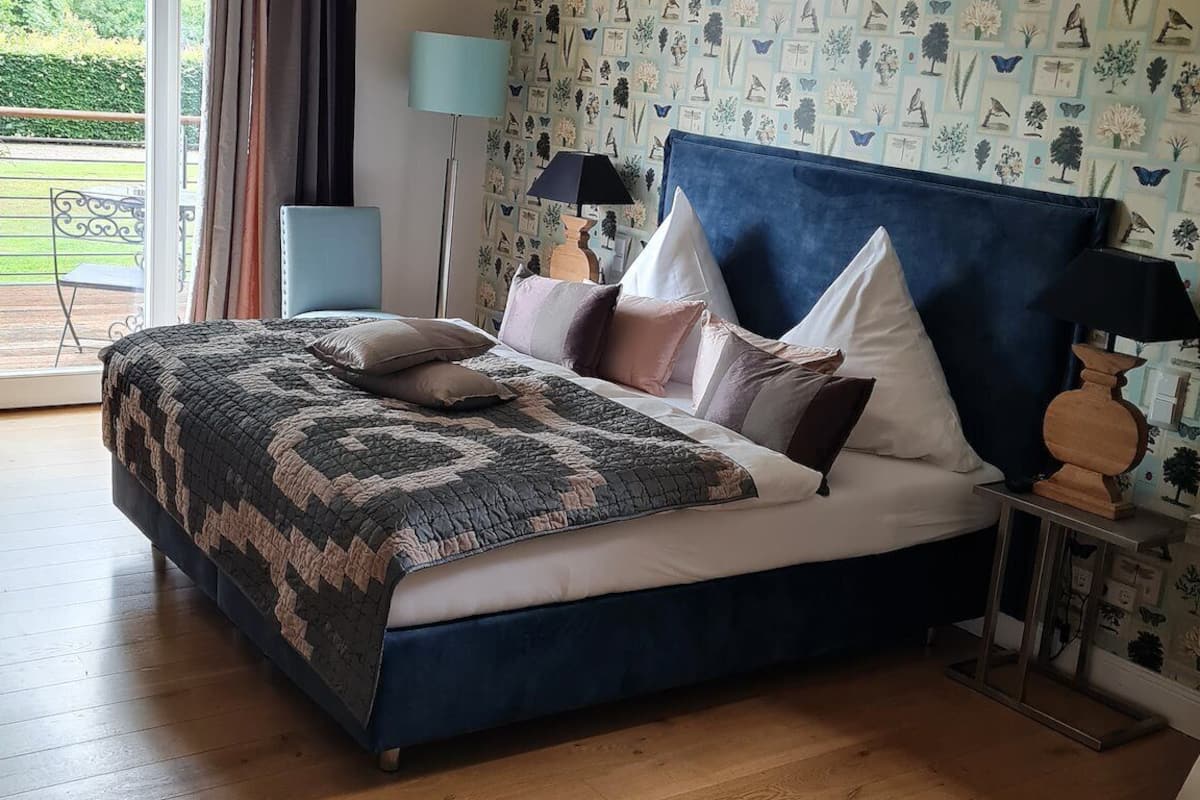 Double Room | Hypo-allergenic bedding, minibar, individually furnished, desk