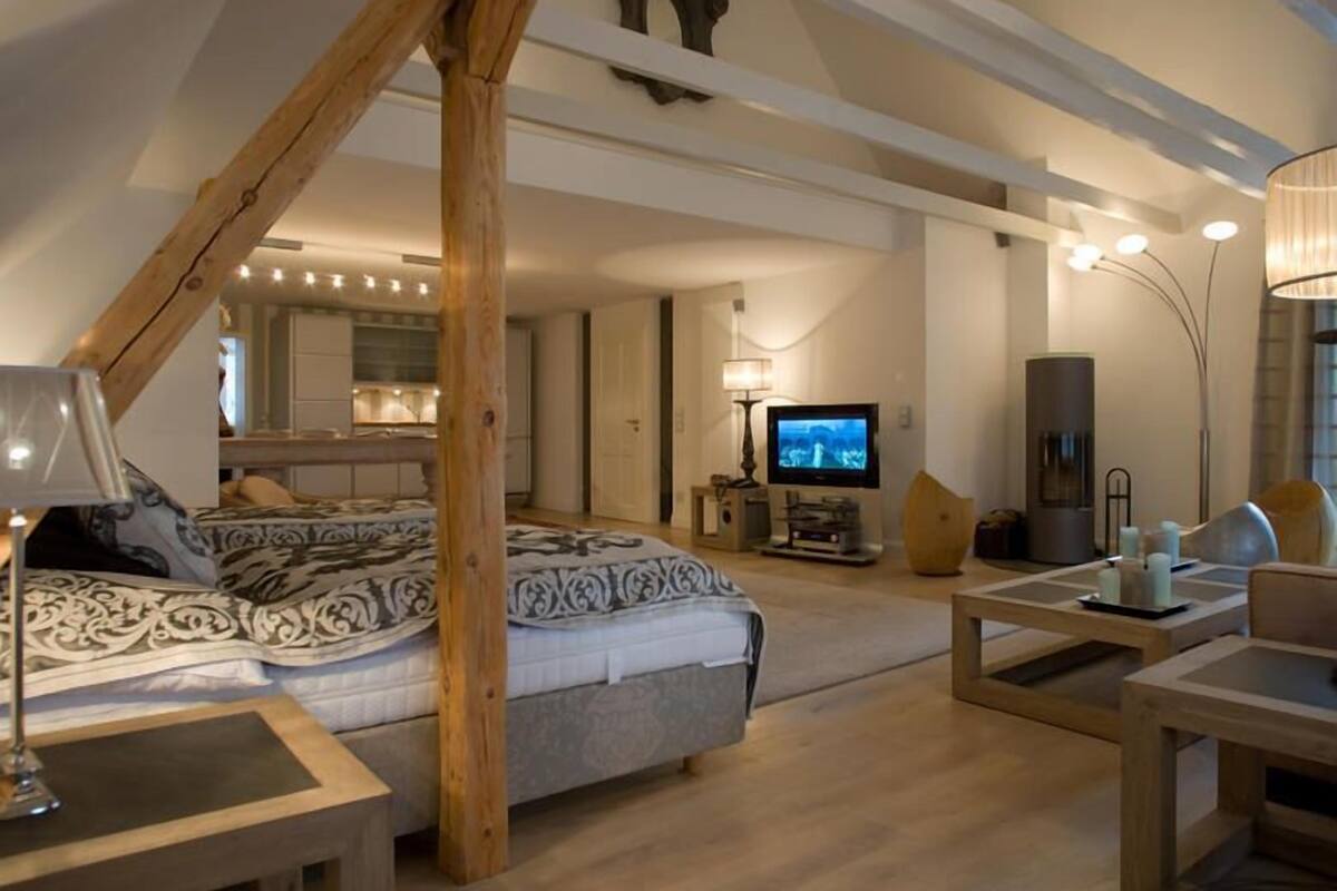 design suite | hypo-allergenic bedding, minibar, individually furnished, desk