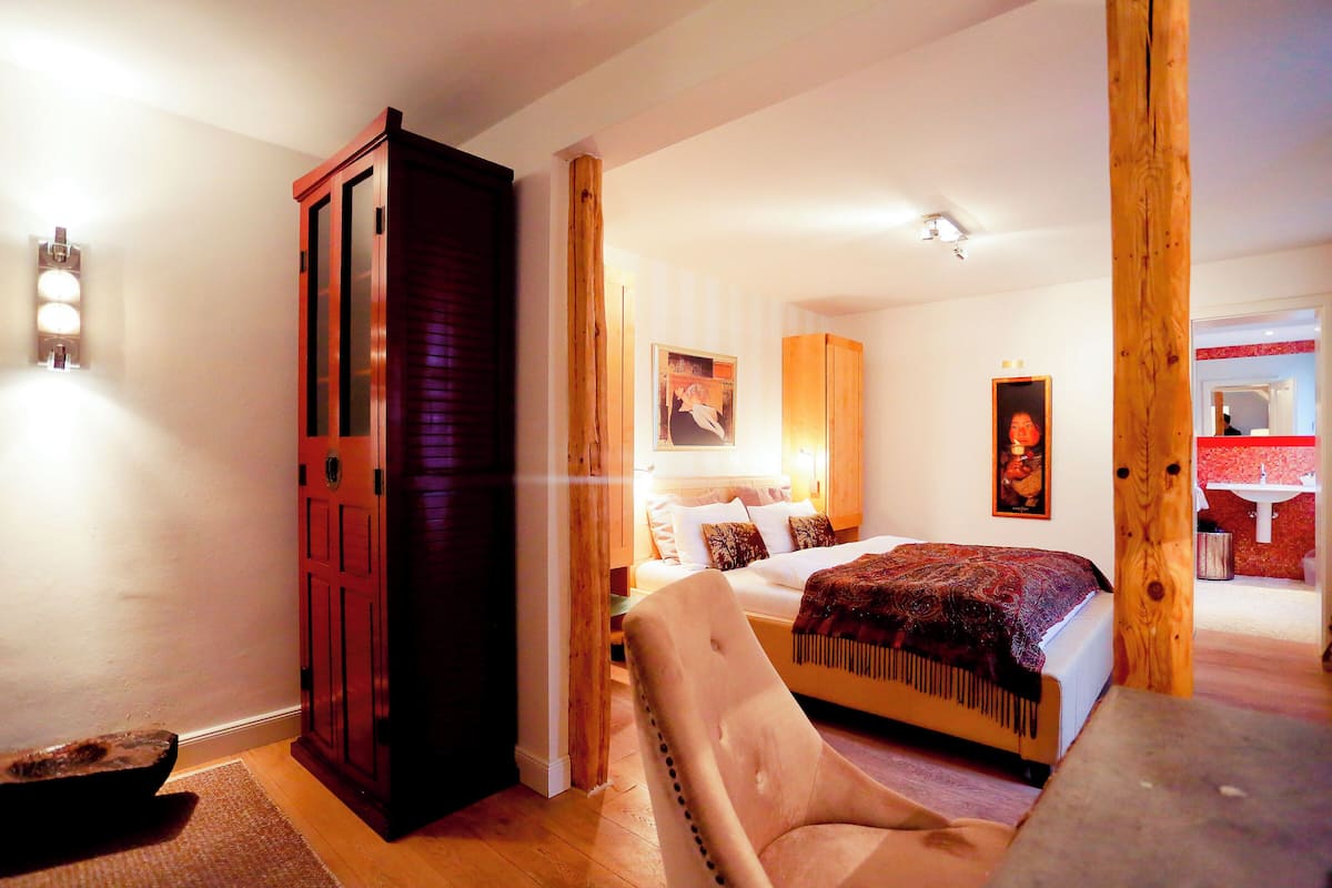 Double Room | Hypo-allergenic bedding, minibar, individually furnished, desk