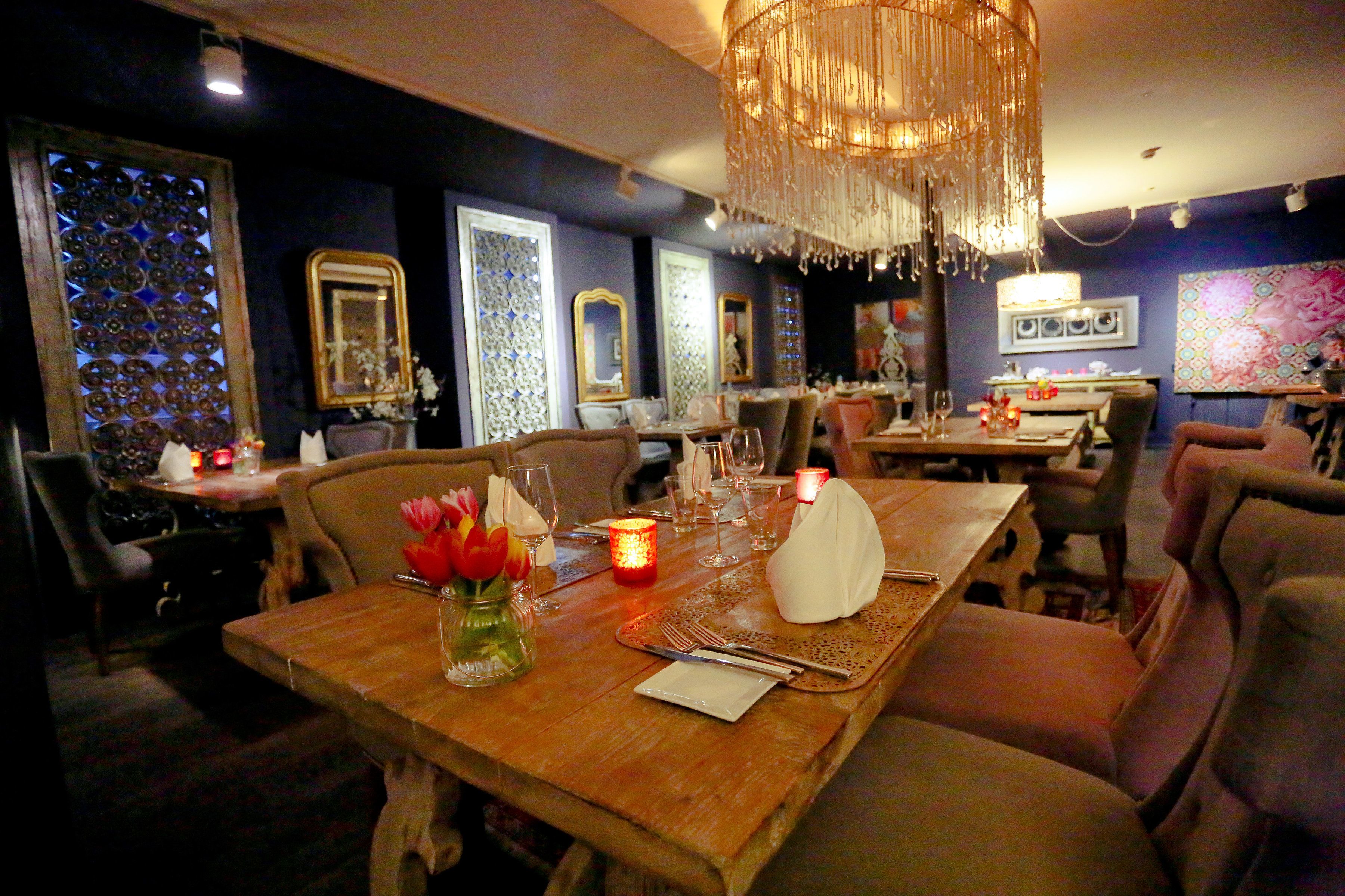 2 restaurants, dinner served, local and international cuisine