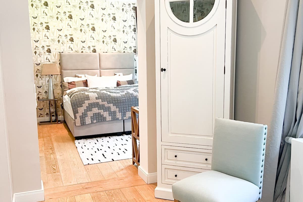 Studio Suite | Hypo-allergenic bedding, minibar, individually furnished, desk