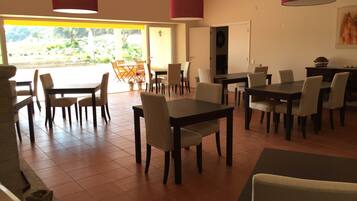 Free buffet breakfast on weekends