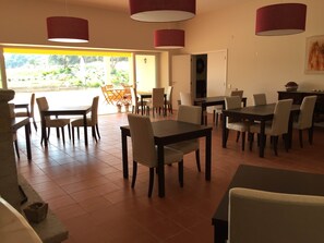 Ontbijtbuffet inbegrepen in het weekend